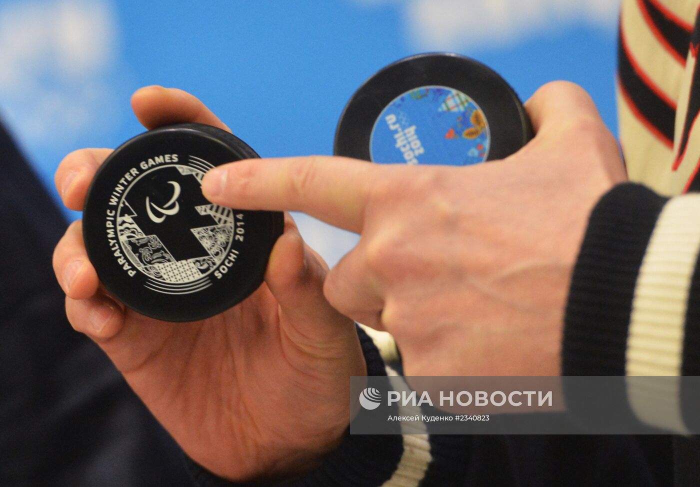 Презентация официальных шайб хоккейных турниров зимних Олимпийских и Паралимпийских игр в Сочи
