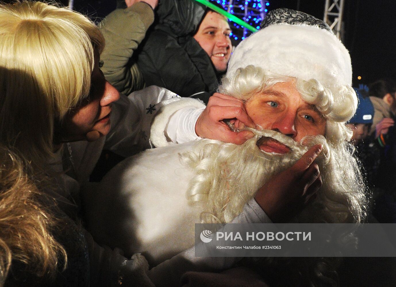 Зажжение новогодней елки на Софийской площади в Великом Новгороде
