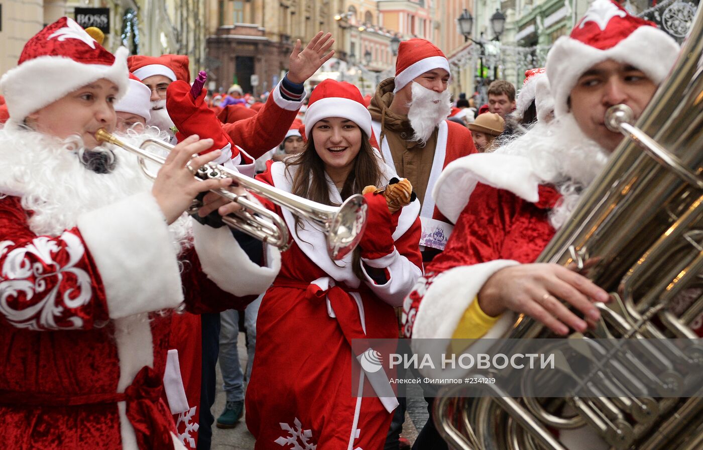 Шествие Дедов Морозов в Москве
