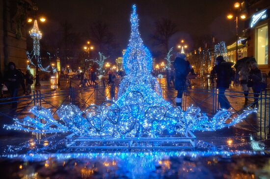 Праздничное убранство к Новому году в центре Санкт-Петербурга