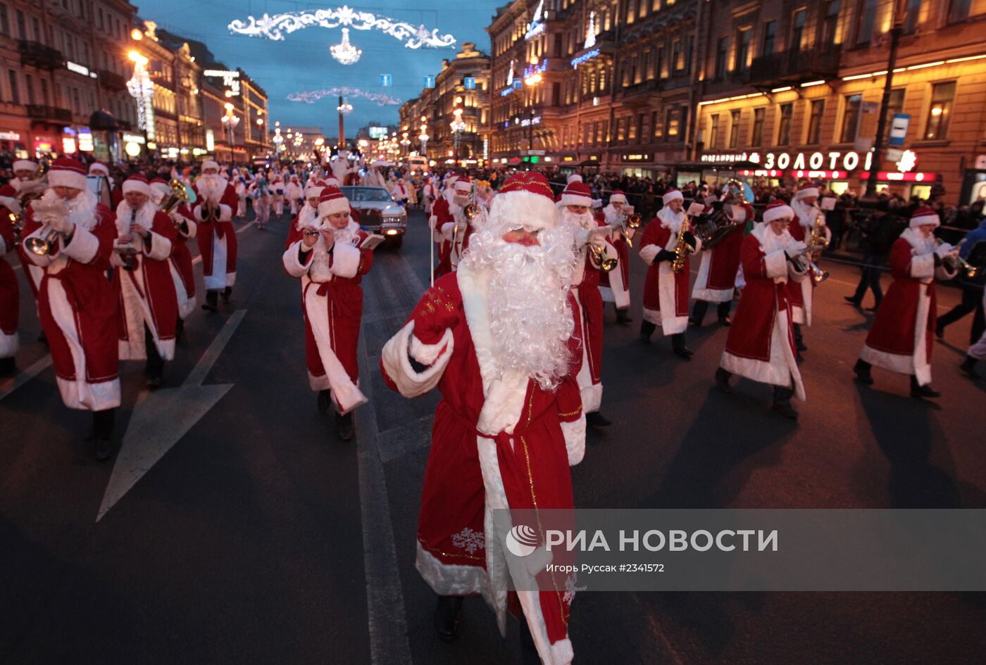 Шествие Всероссийского Деда Мороза в Санкт-Петербурге