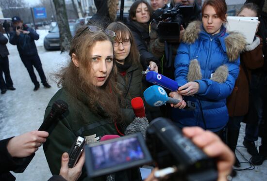 Участница группы Pussy Riot Мария Алехина освобождена из колонии