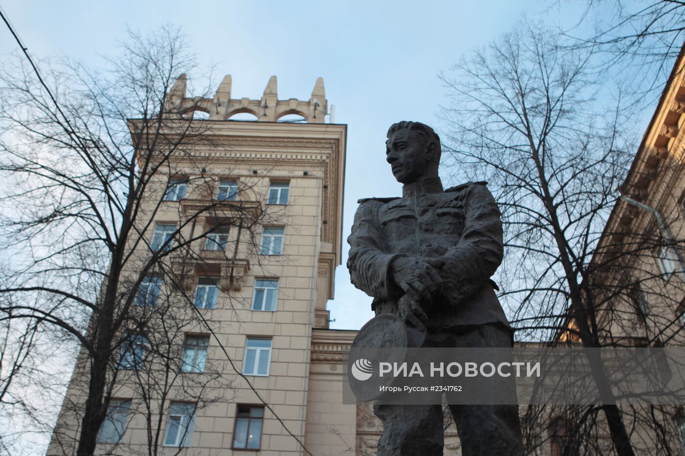 Памятник подводнику Александру Маринеско открыли в Санкт-Петербурге