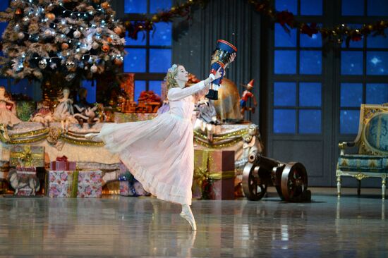 Премьера балета "Щелкунчик" в Новосибирском театре оперы и балета