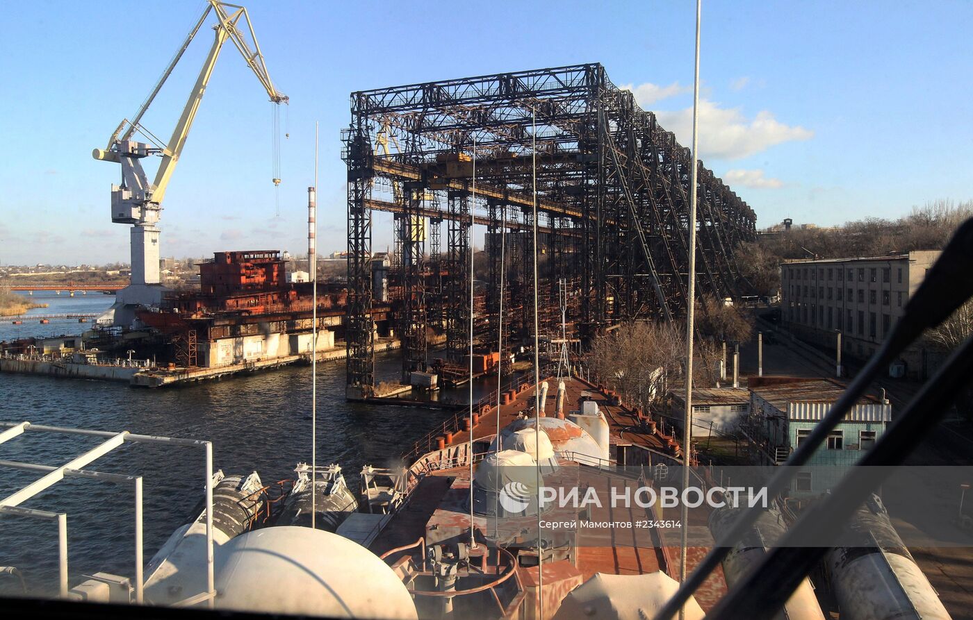 Ракетный крейсер "Украина" на Николаевском судостроительном заводе на Украине