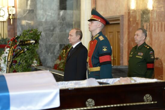 В.Путин на церемонии прощания с М.Калашниковым