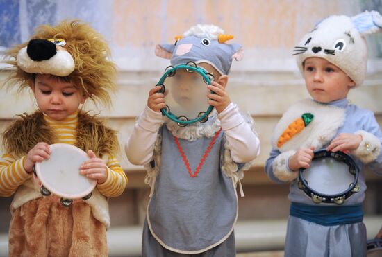 Новогодний утренник в детском доме в Великом Новгороде