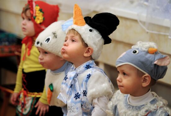 Новогодний утренник в детском доме в Великом Новгороде