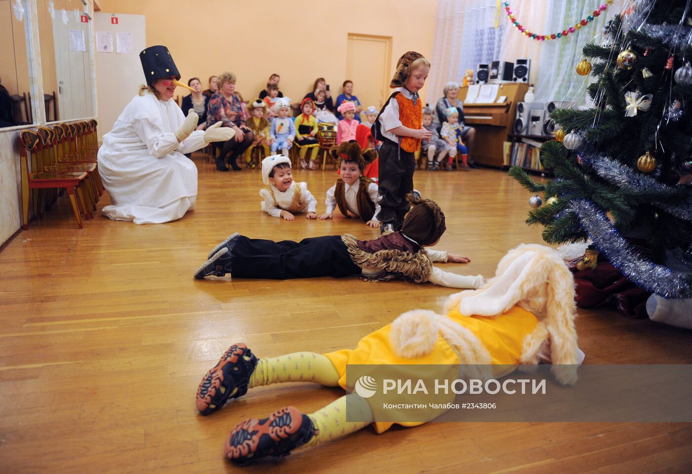 Новогодний утренник в детском доме в Великом Новгороде