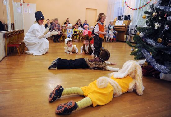 Новогодний утренник в детском доме в Великом Новгороде