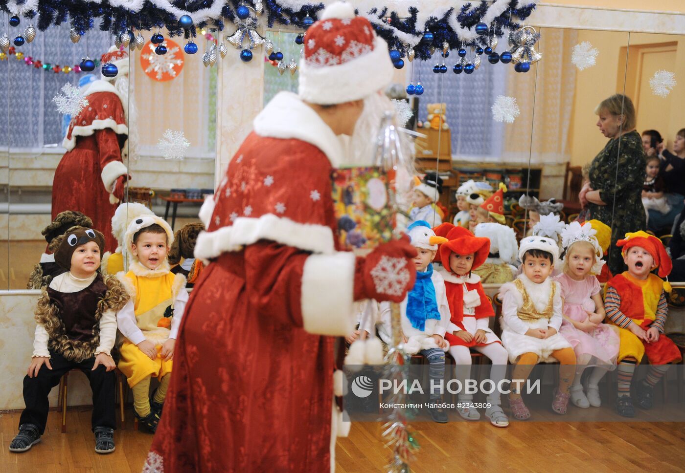 Новогодний утренник в детском доме в Великом Новгороде