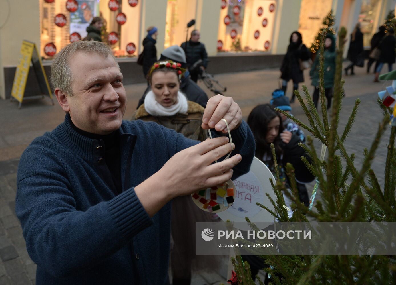 Акция "Удивительные елки удивительным детям"