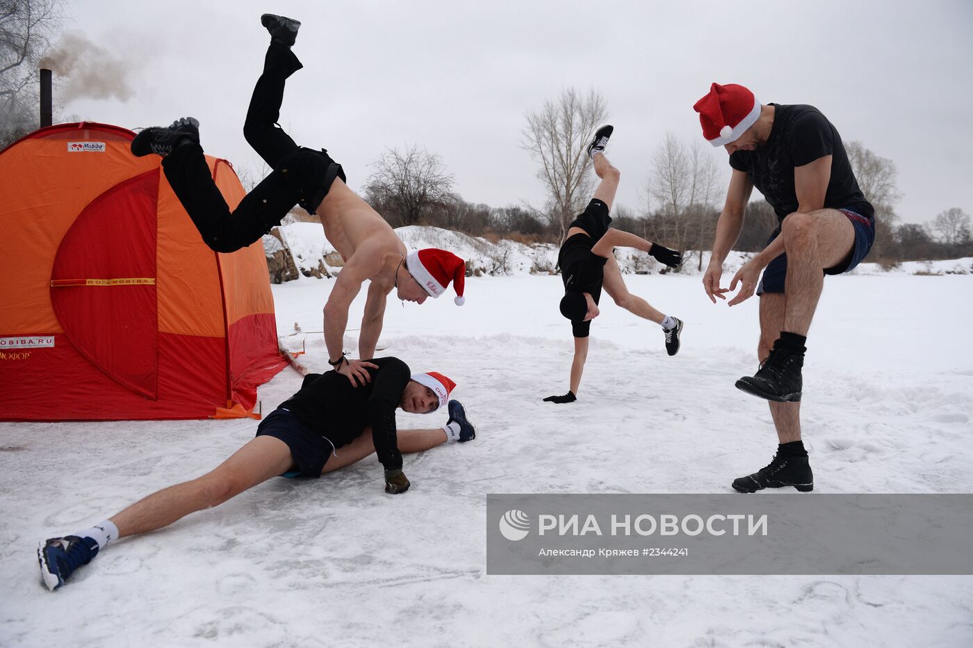 Новогодний забег "моржей" в Новосибирске