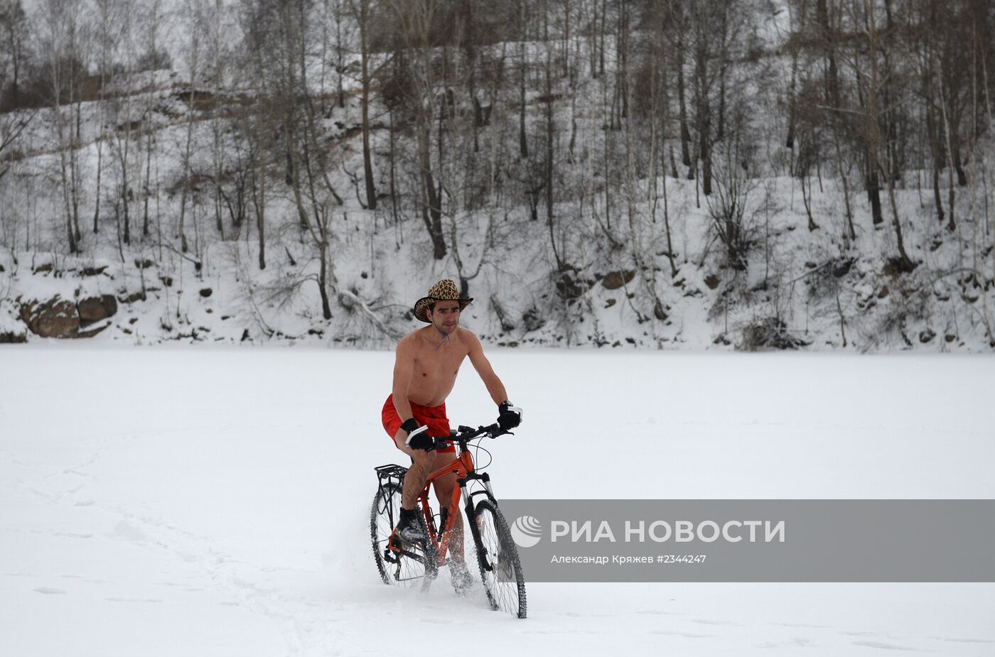 Новогодний забег "моржей" в Новосибирске