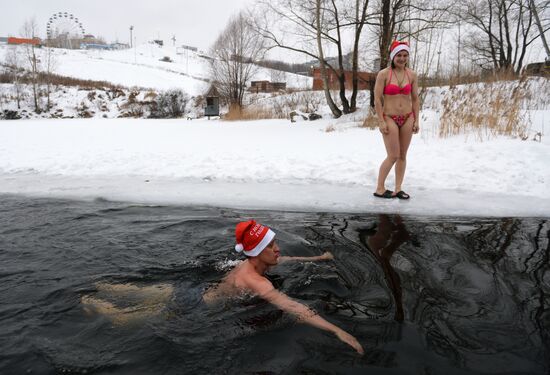 Новогодний забег "моржей" в Новосибирске