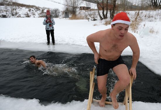 Новогодний забег "моржей" в Новосибирске