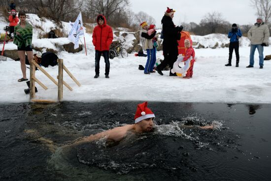 Новогодний забег "моржей" в Новосибирске