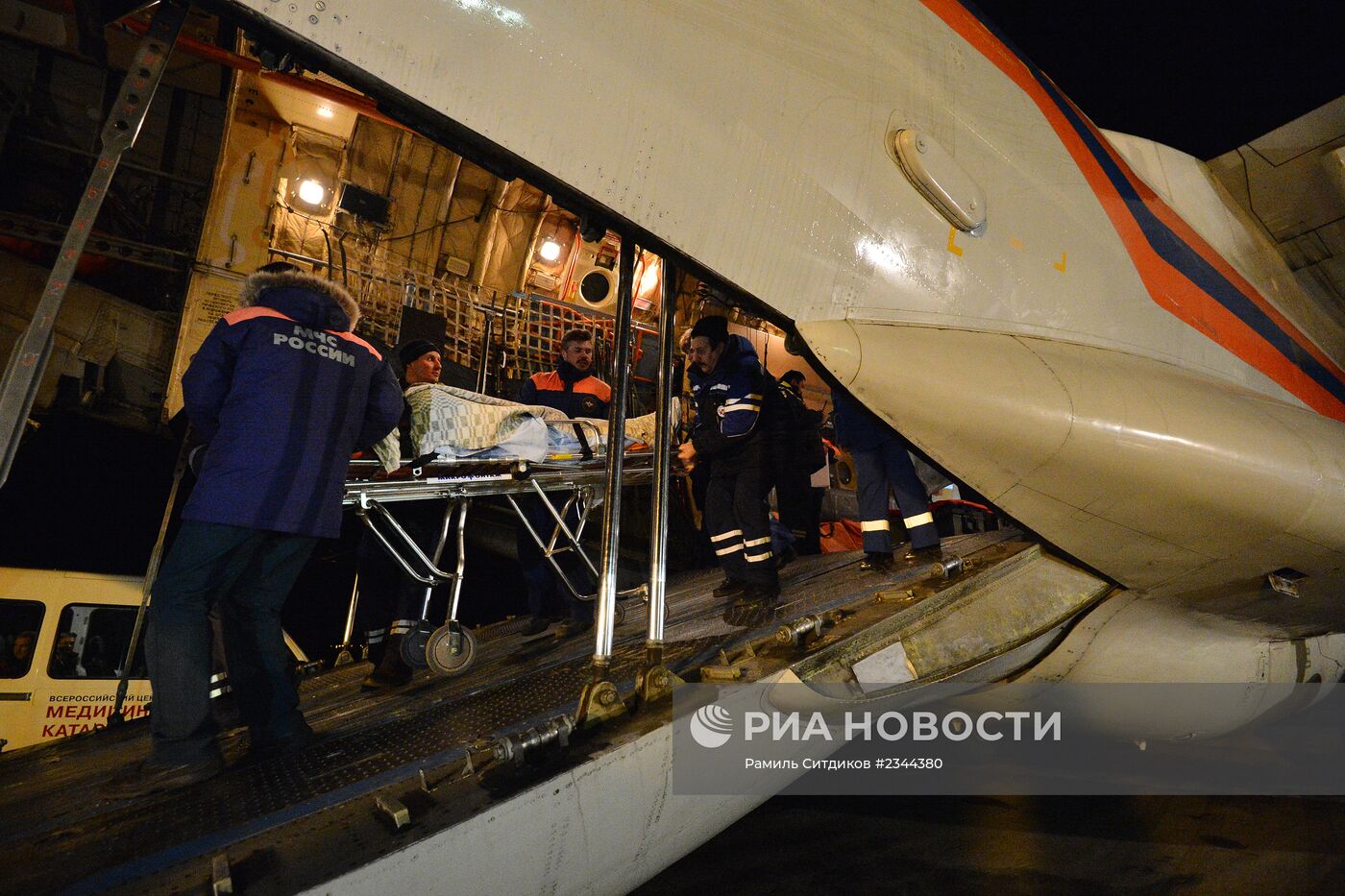 Прибытие в Москву борта МЧС с пострадавшими в результате теракта в Волгограде