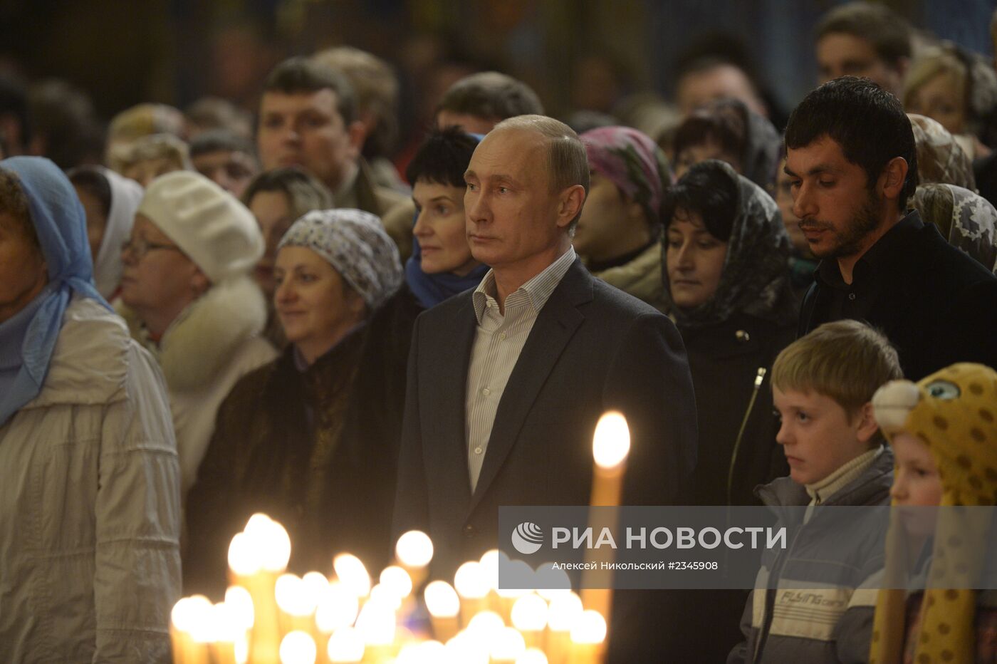 В.Путин посетил Рождественское богослужение