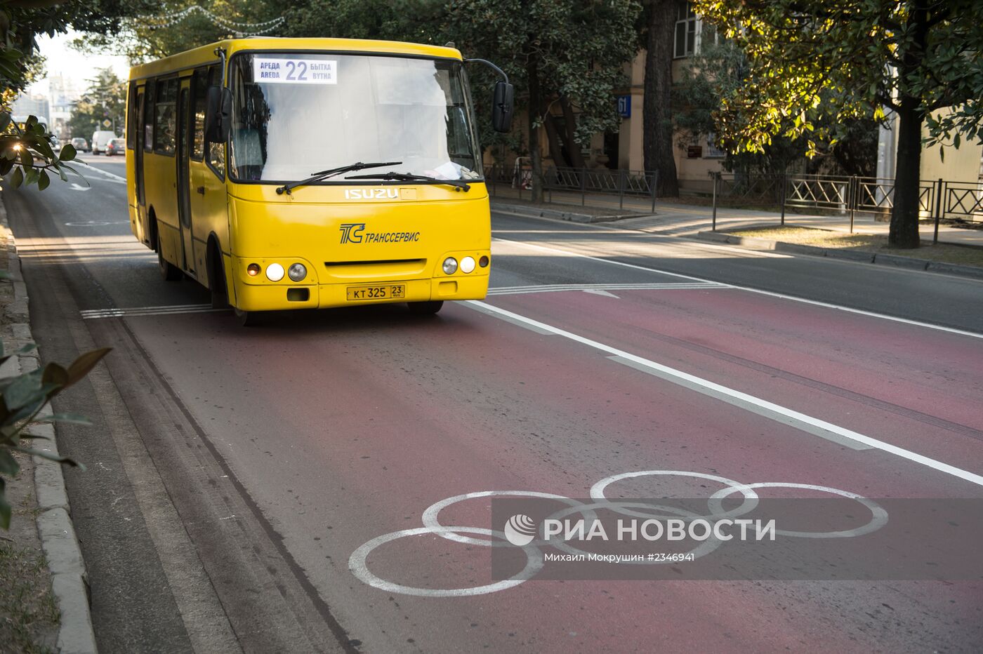 Разметка на выделенных полосах для олимпийского транспорта в Сочи | РИА  Новости Медиабанк