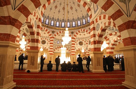 В Чечне ко дню рождения пророка Мухаммада открыли мечеть В Чечне ко дню рождения пророка Мухаммада открыли мечеть