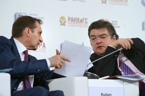 Гайдаровский форум - 2014. Второй день