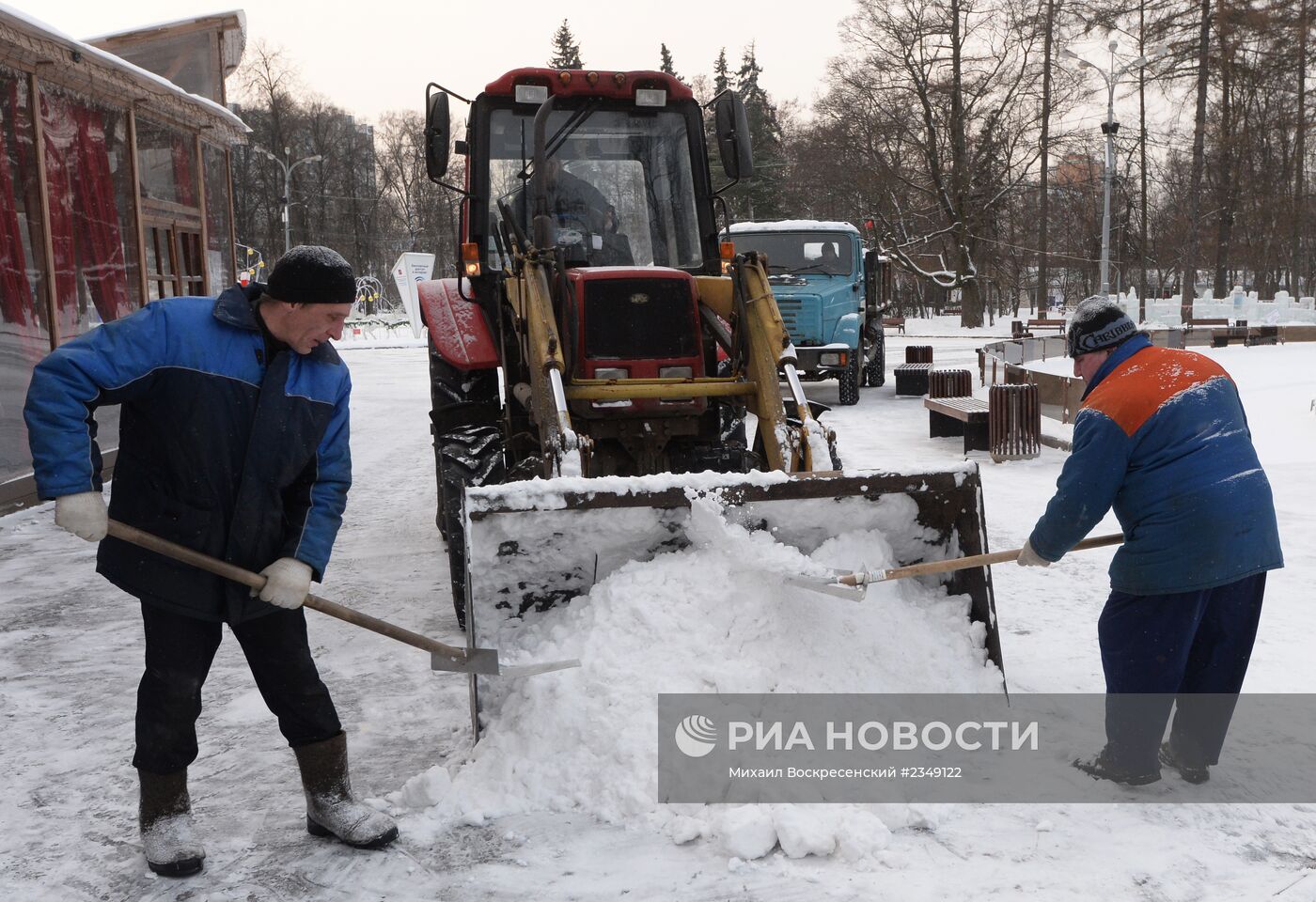 Уборка снега в Москве