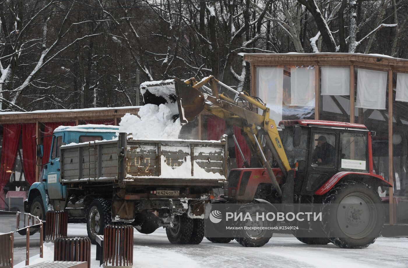 Уборка снега в Москве