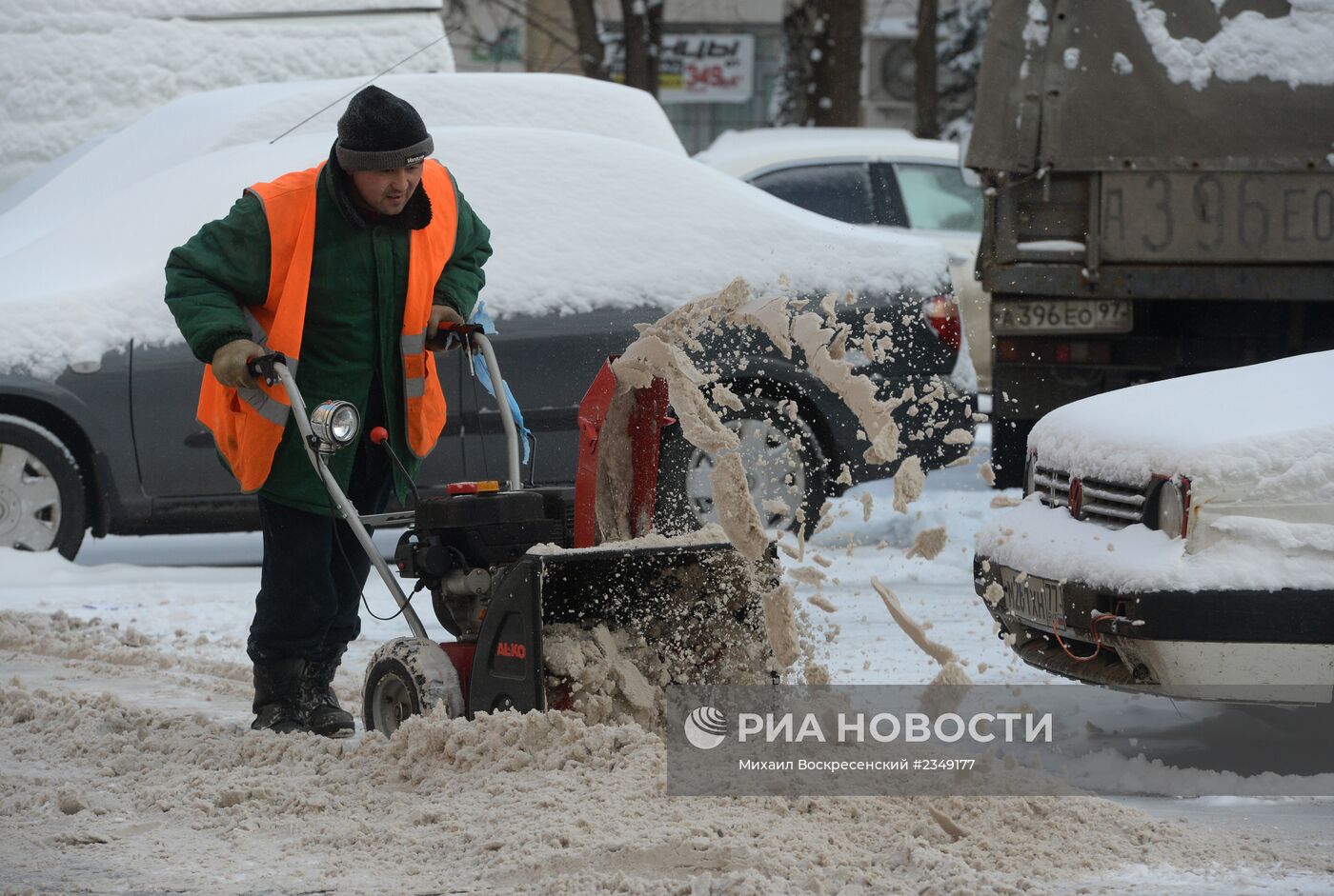 Уборка снега в Москве