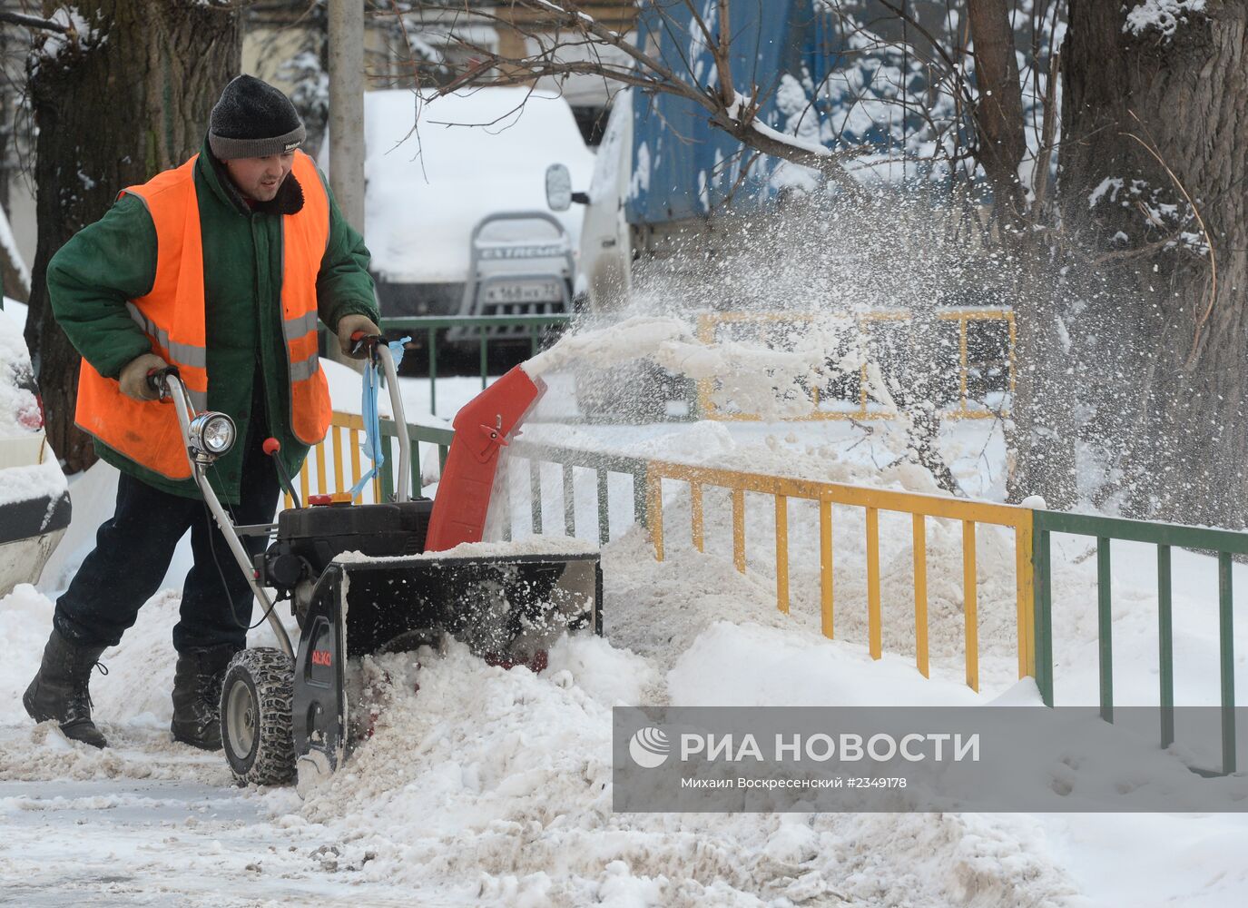 Уборка снега в Москве