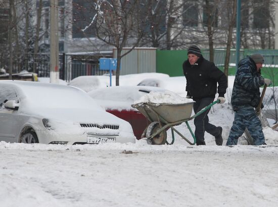 Уборка снега в Москве