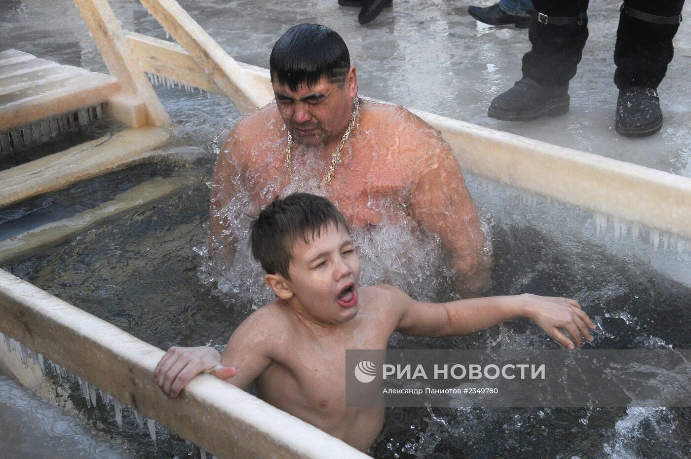 Православные верующие отмечают праздник Крещение Господне