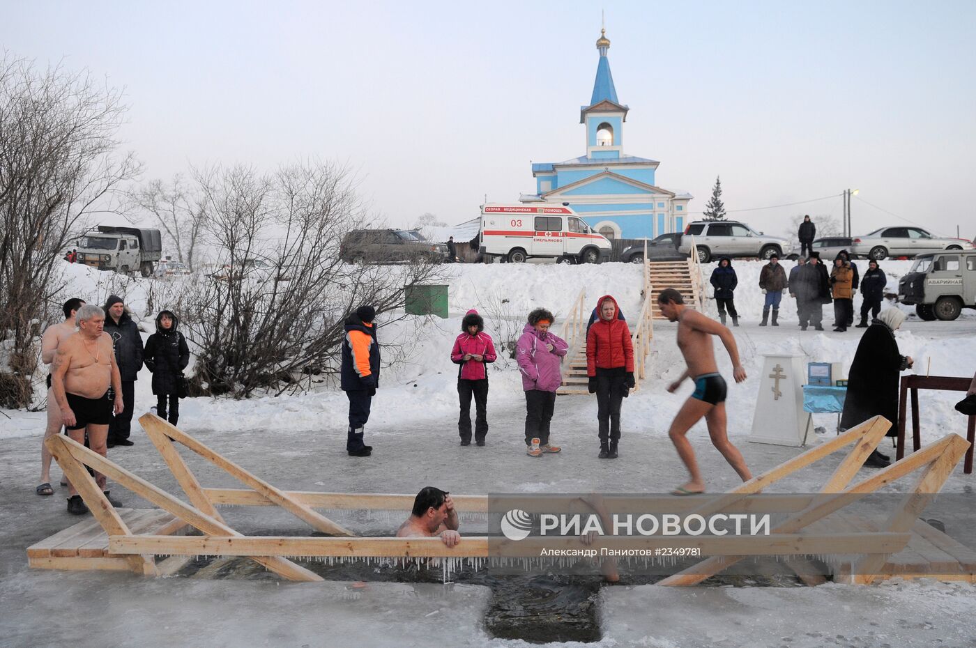 Православные верующие отмечают праздник Крещение Господне