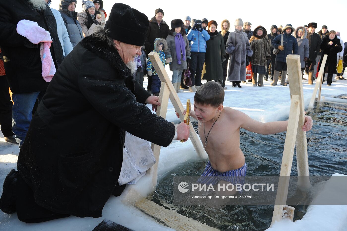 Православные верующие отмечают праздник Крещение Господне