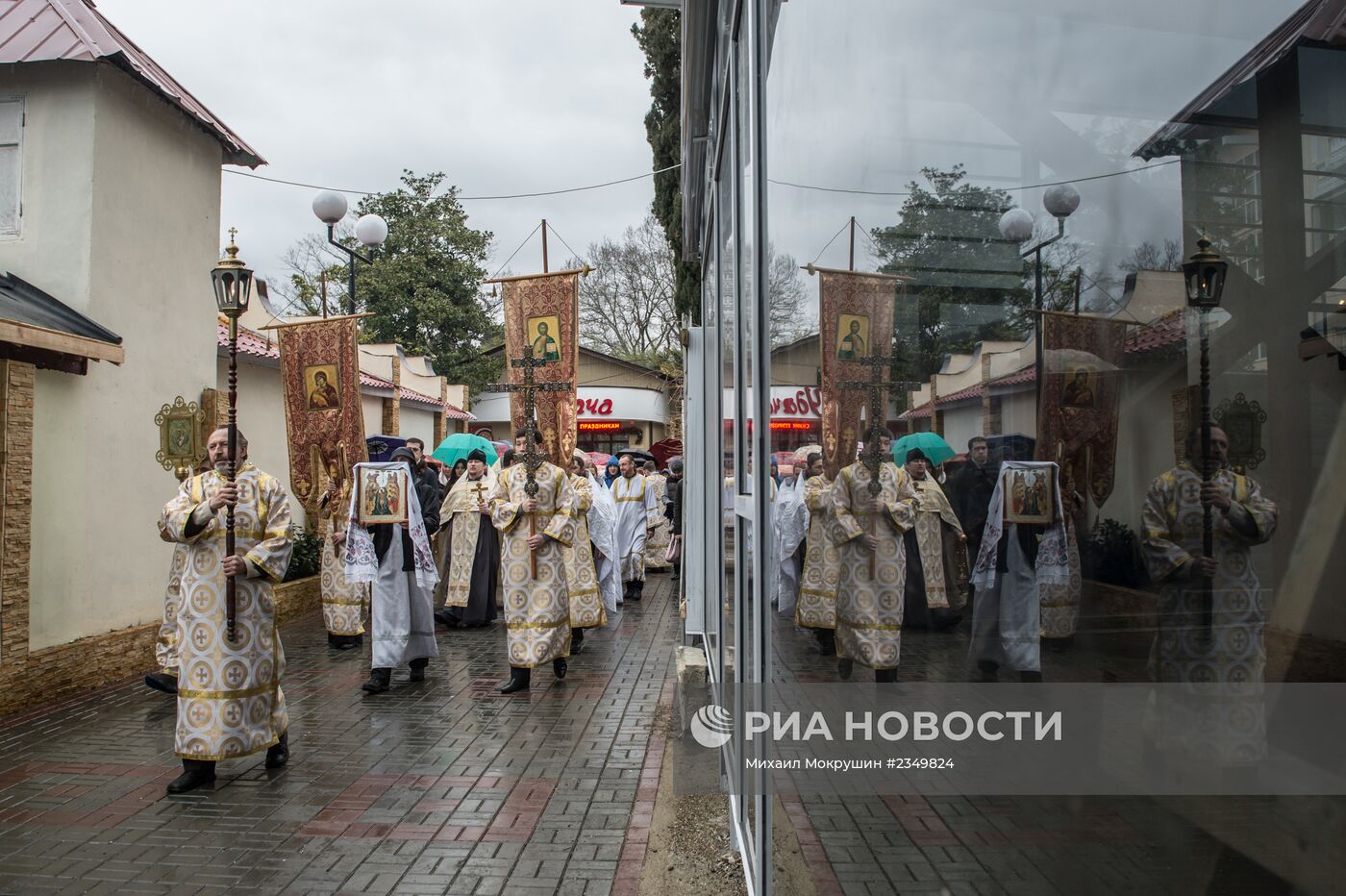 Православные верующие отмечают праздник Крещение Господне