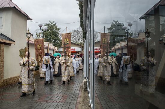 Православные верующие отмечают праздник Крещение Господне