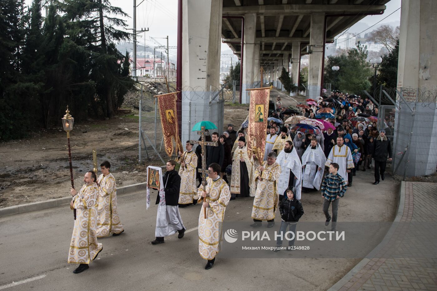 Православные верующие отмечают праздник Крещение Господне