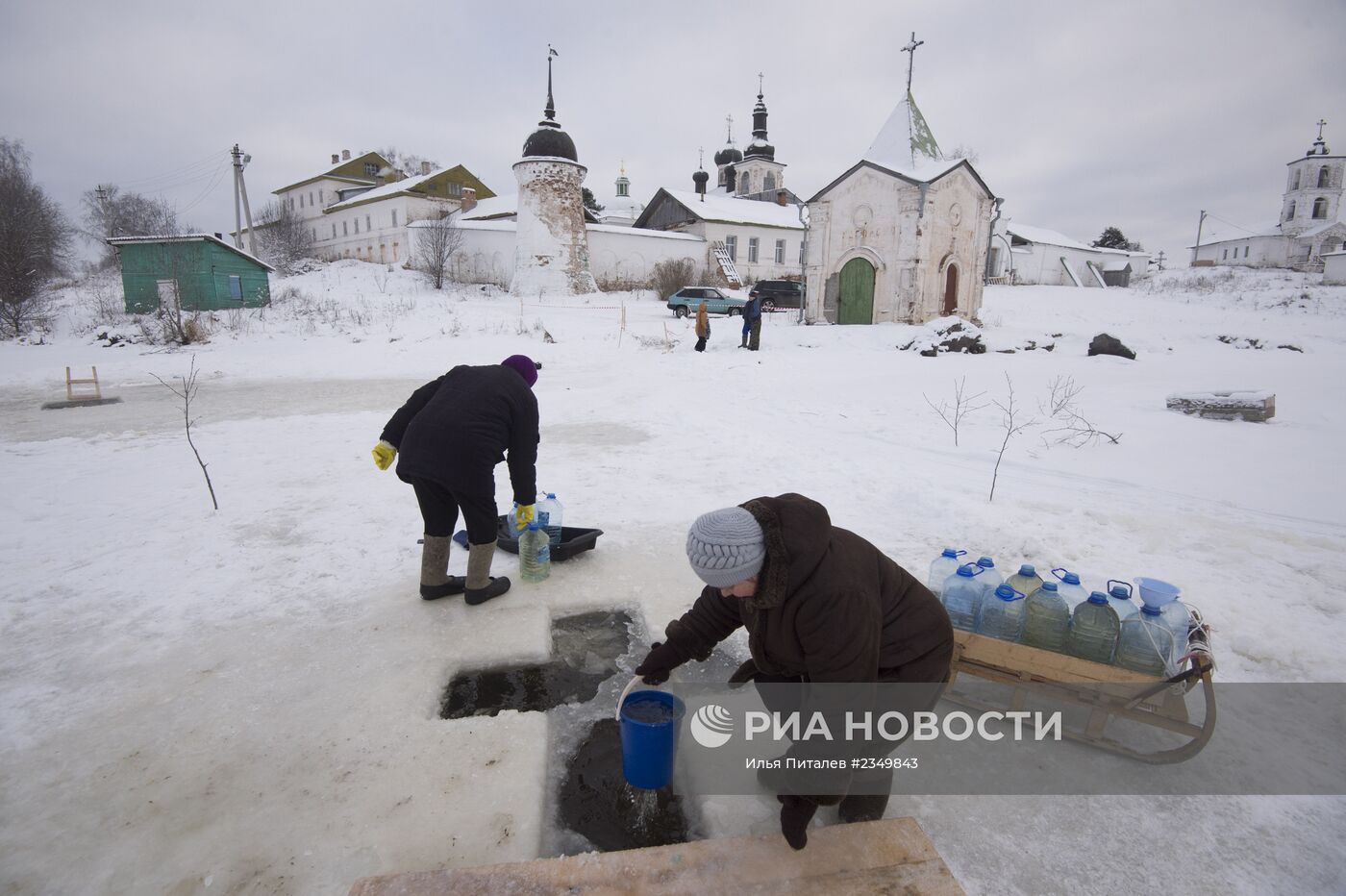 Православные верующие отмечают Крещение Господне