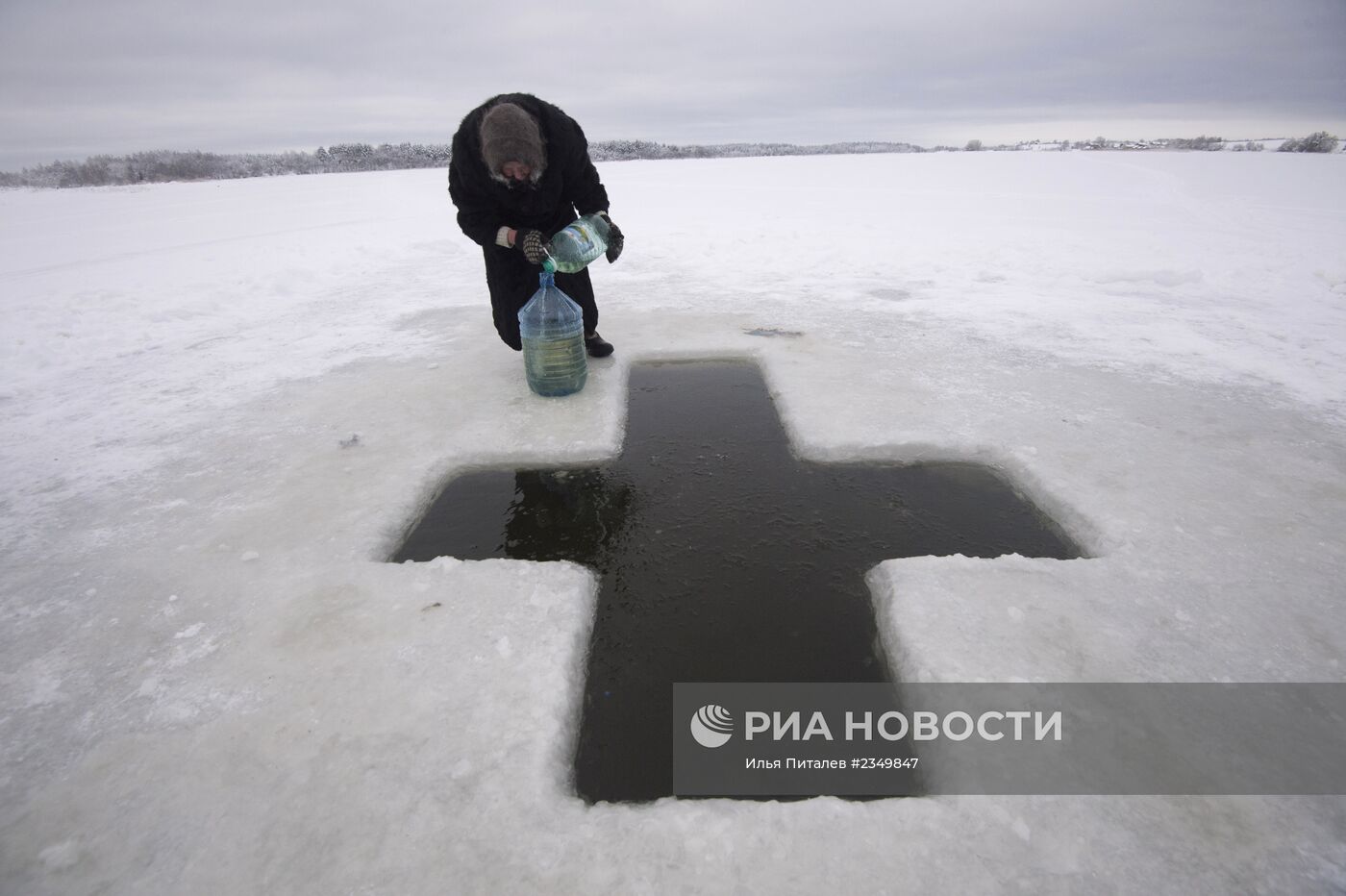 Православные верующие отмечают Крещение Господне