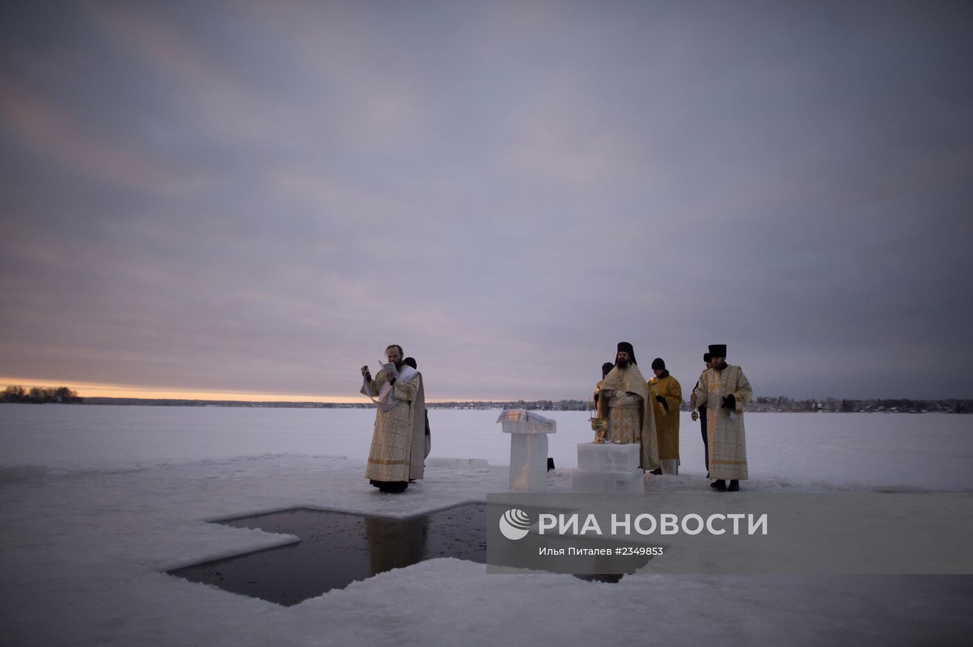 Православные верующие отмечают Крещение Господне