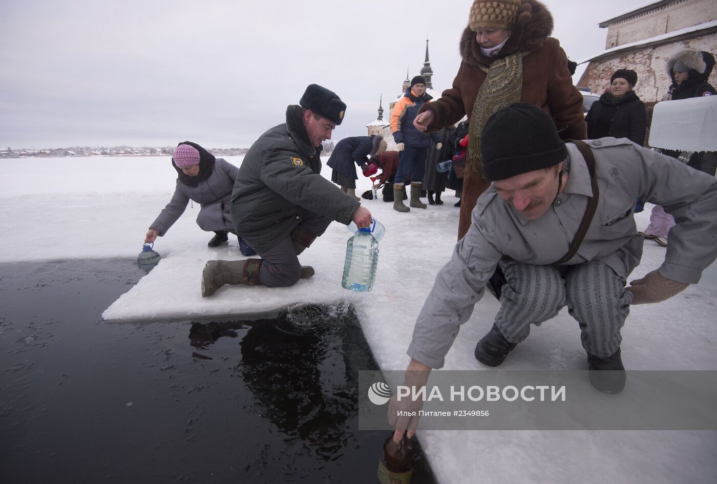 Православные верующие отмечают Крещение Господне