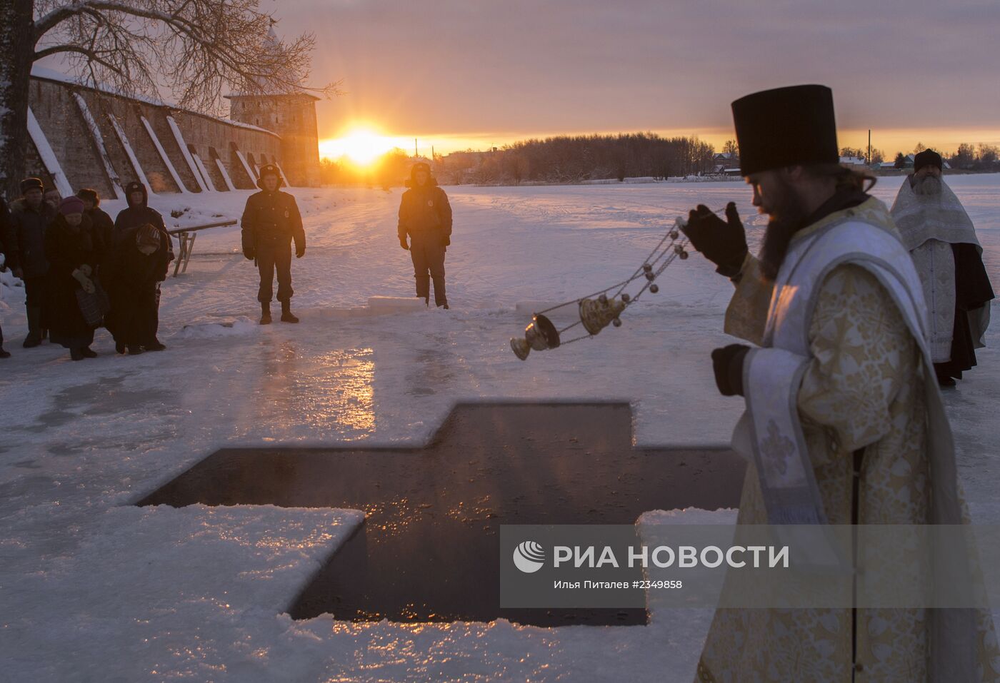 Православные верующие отмечают Крещение Господне