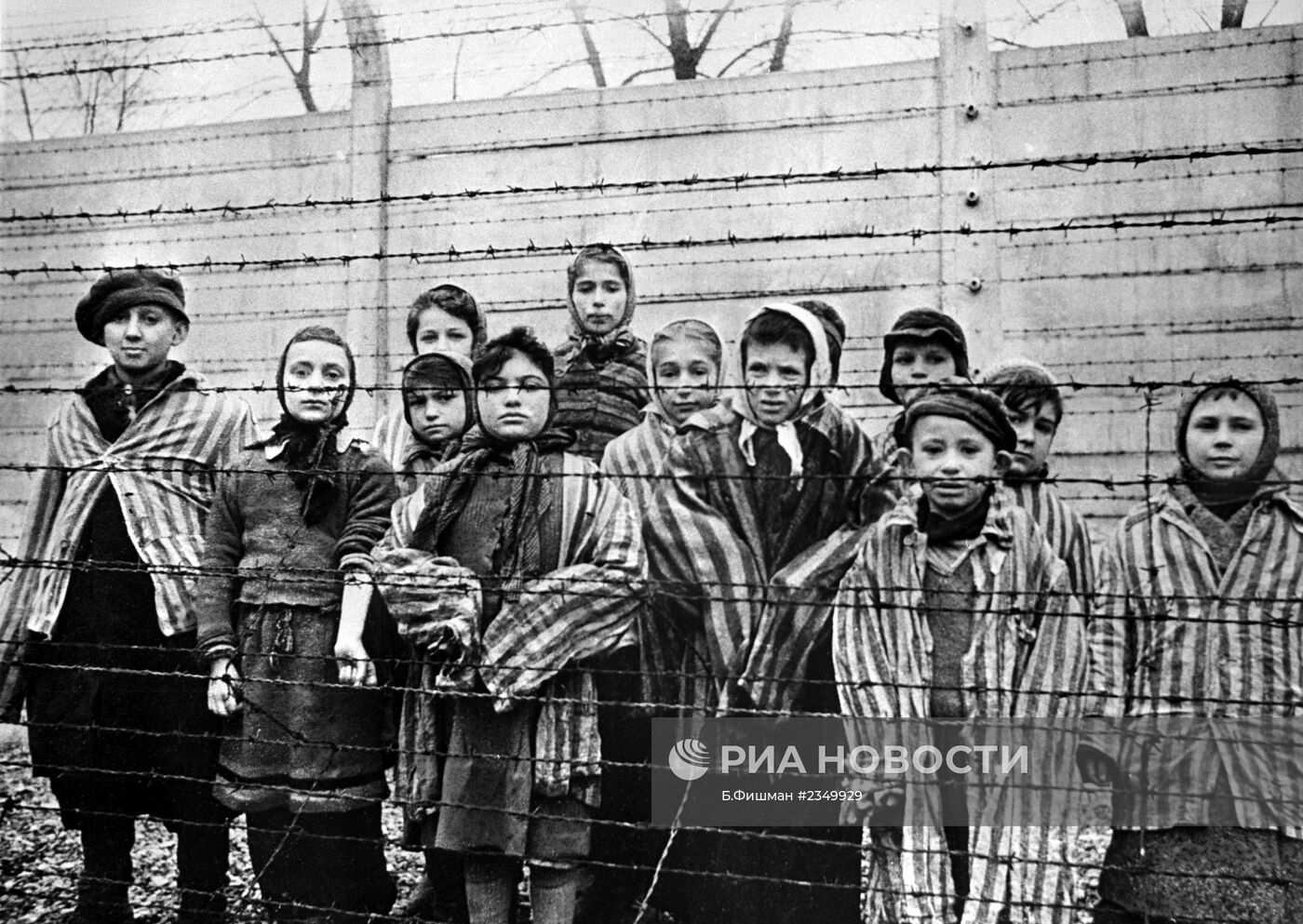 Дети-узники концентрационного лагеря Освенцим