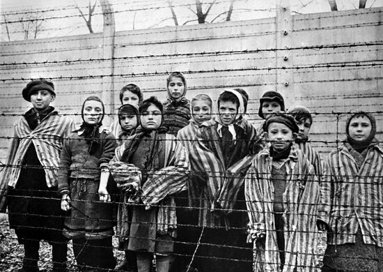 Дети-узники концентрационного лагеря Освенцим