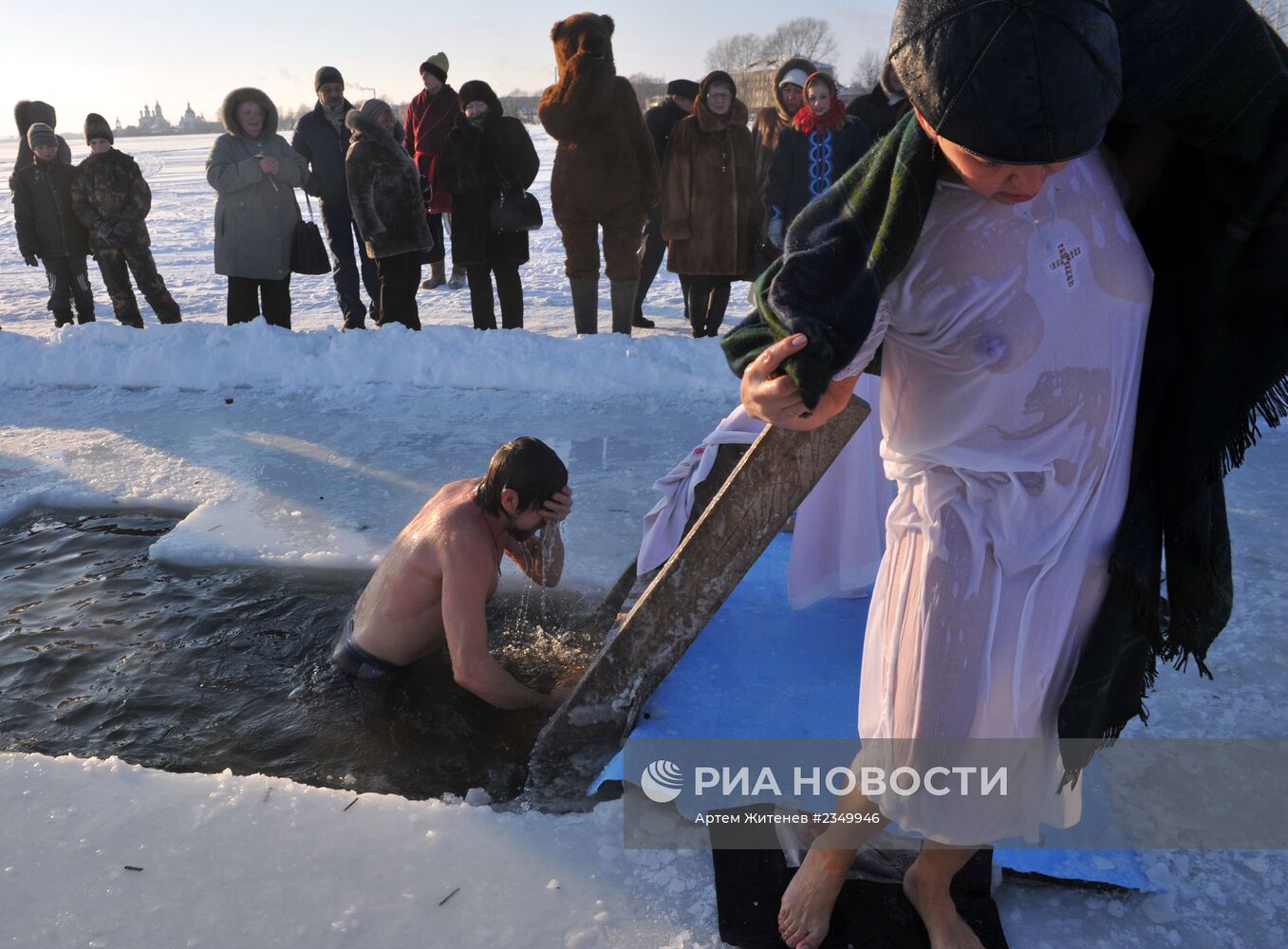 Православные верующие отмечают праздник Крещение Господне