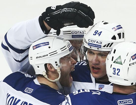 Хоккей. КХЛ. Матч "Локомотив" - "Динамо"