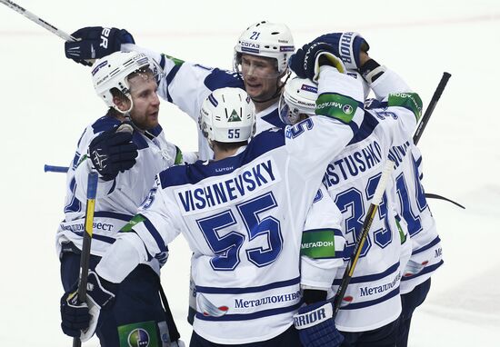 Хоккей. КХЛ. Матч "Локомотив" - "Динамо"