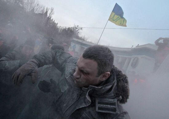 Противостояние между оппозицией и правоохранительными органами в Киеве