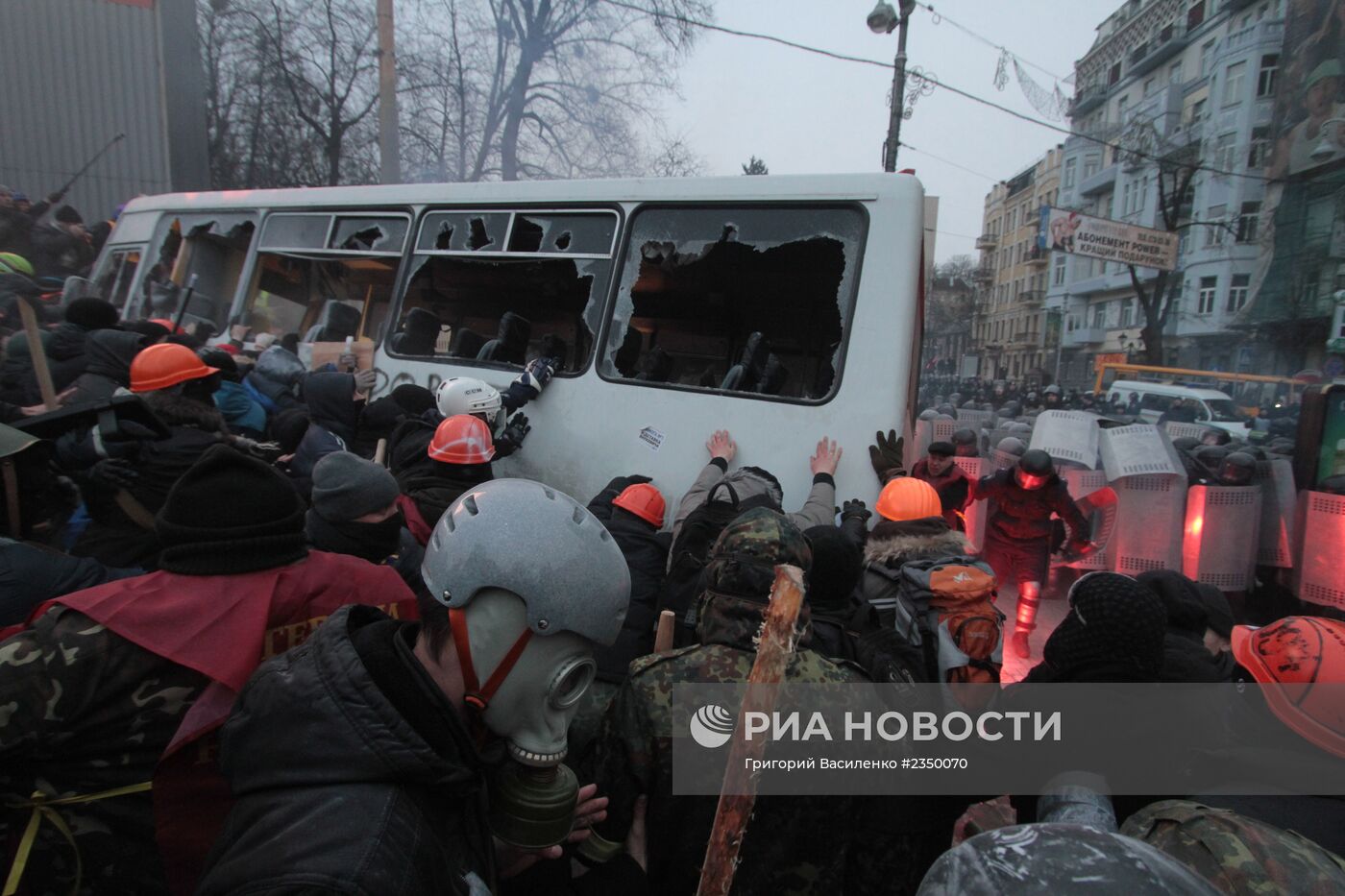 Противостояние между оппозицией и правоохранительными органами в Киеве