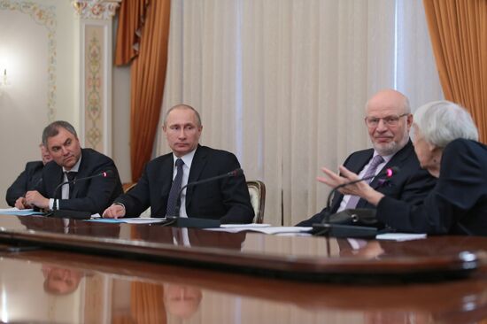 В.Путин встретился с представителями ведущих российских правозащитных организаций
